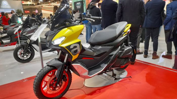 Aprilia SR GT: Adventure scooter με ψηλές αναρτήσεις και ελαστικά διπλής χρήσης 